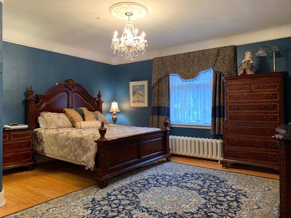 Monroe House Executive Guest Suites Сент-Джонс Экстерьер фото