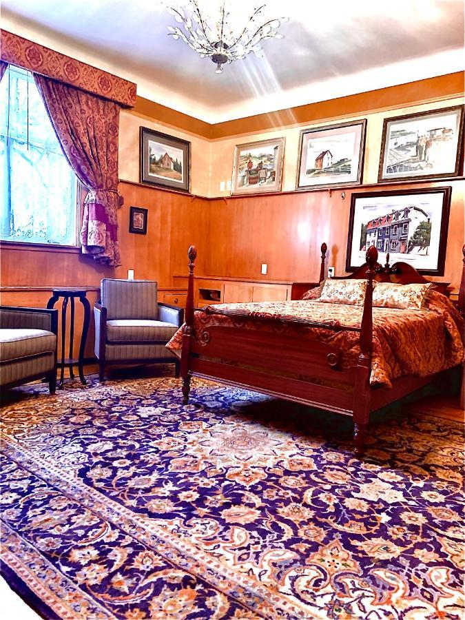 Monroe House Executive Guest Suites Сент-Джонс Экстерьер фото