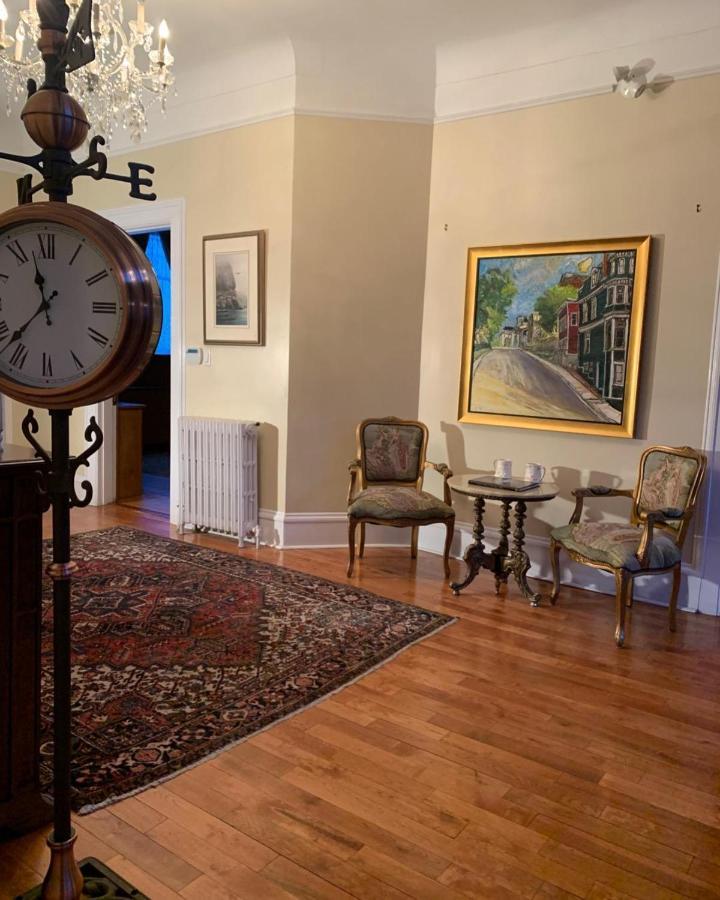Monroe House Executive Guest Suites Сент-Джонс Экстерьер фото