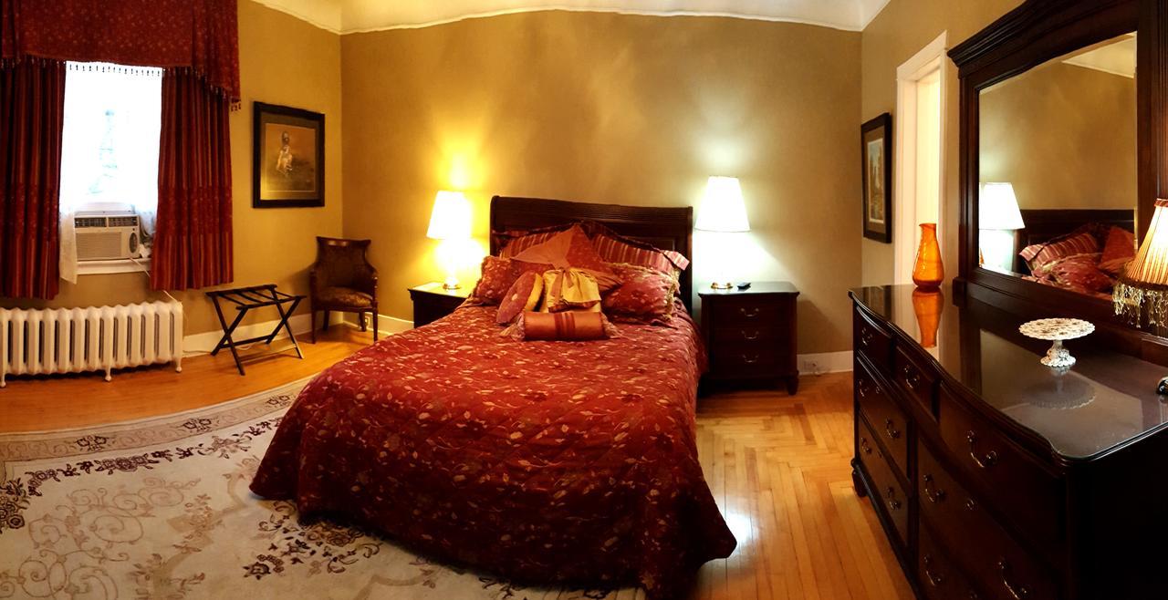Monroe House Executive Guest Suites Сент-Джонс Экстерьер фото
